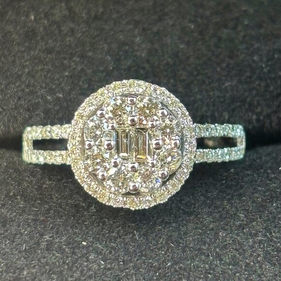 14kt White Gold Flower Shape Ring